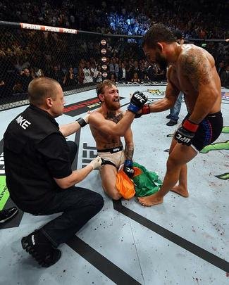 Veja imagens incríveis da vitória de Conor McGregor sobre Chad Mendes