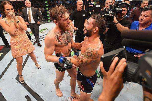 Veja imagens incríveis da vitória de Conor McGregor sobre Chad Mendes