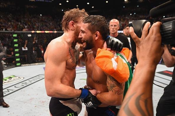 Veja imagens incrveis da vitria de Conor McGregor sobre Chad Mendes