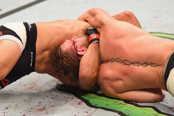 Veja imagens incrveis da vitria de Conor McGregor sobre Chad Mendes