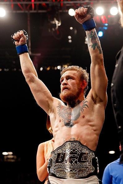 Veja imagens incrveis da vitria de Conor McGregor sobre Chad Mendes