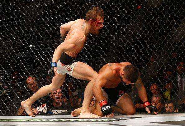 Veja imagens incríveis da vitória de Conor McGregor sobre Chad Mendes