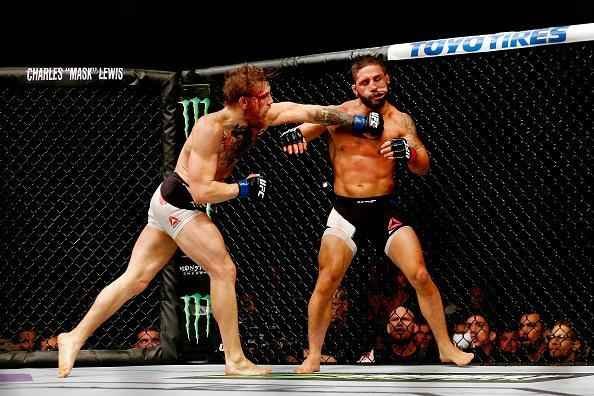Veja imagens incrveis da vitria de Conor McGregor sobre Chad Mendes