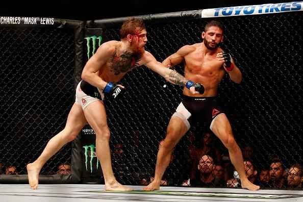 Veja imagens incrveis da vitria de Conor McGregor sobre Chad Mendes