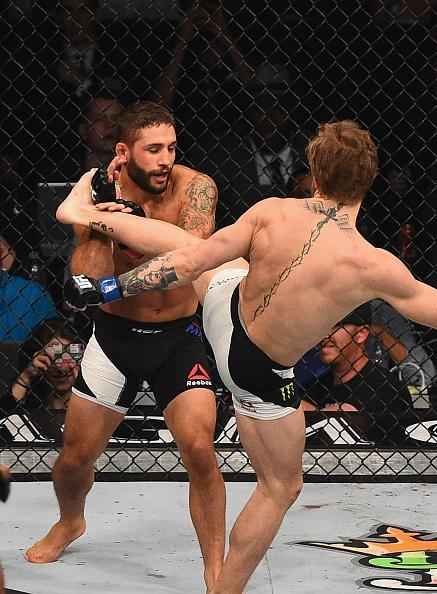 Veja imagens incrveis da vitria de Conor McGregor sobre Chad Mendes