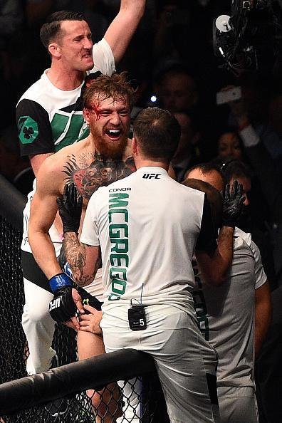 Veja imagens incrveis da vitria de Conor McGregor sobre Chad Mendes