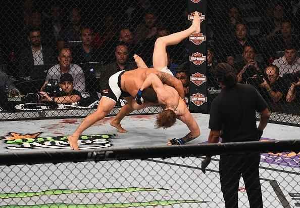 Veja imagens incrveis da vitria de Conor McGregor sobre Chad Mendes