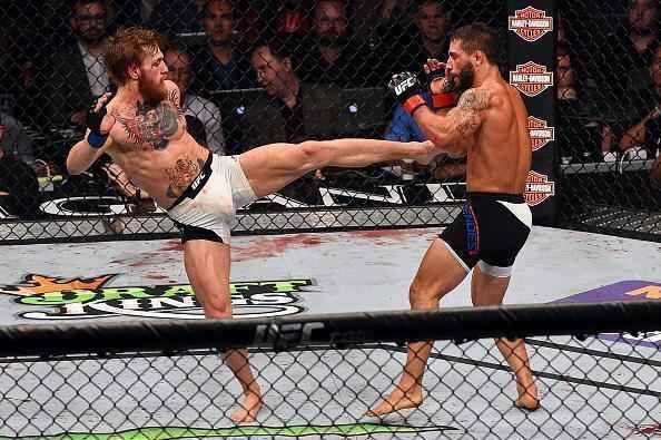 Veja imagens incrveis da vitria de Conor McGregor sobre Chad Mendes