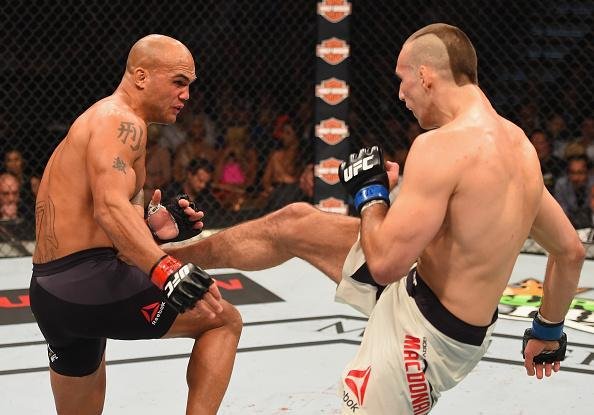 Veja as melhores fotos da batalha entre Robbie Lawler e Rory MacDonald