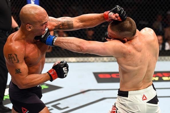Veja as melhores fotos da batalha entre Robbie Lawler e Rory MacDonald
