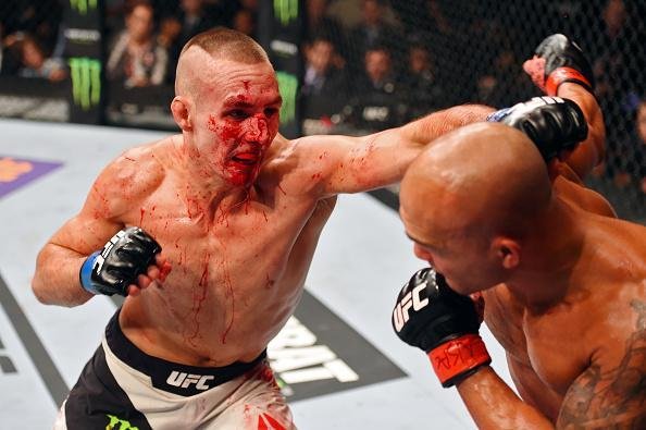 Veja as melhores fotos da batalha entre Robbie Lawler e Rory MacDonald