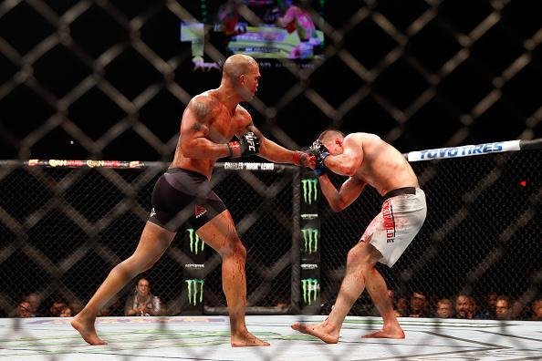Veja as melhores fotos da batalha entre Robbie Lawler e Rory MacDonald