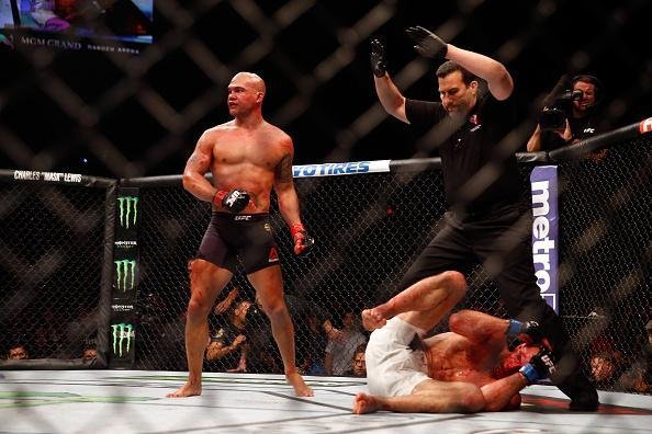 Veja as melhores fotos da batalha entre Robbie Lawler e Rory MacDonald