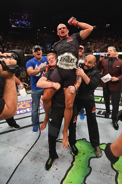 Veja as melhores fotos da batalha entre Robbie Lawler e Rory MacDonald
