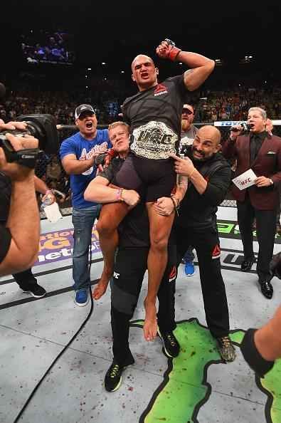 Veja as melhores fotos da batalha entre Robbie Lawler e Rory MacDonald