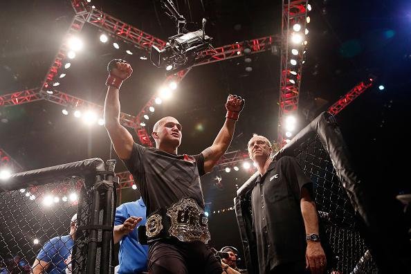 Veja as melhores fotos da batalha entre Robbie Lawler e Rory MacDonald