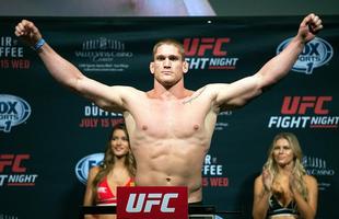 Imagens da pesagem do UFC Fight Night 71, em San Diego - Todd Duffe bate o peso