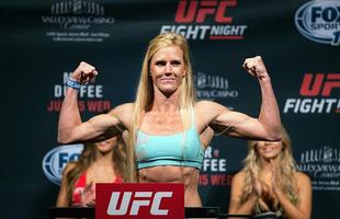 Imagens da pesagem do UFC Fight Night 71, em San Diego - Holly Holm na balana