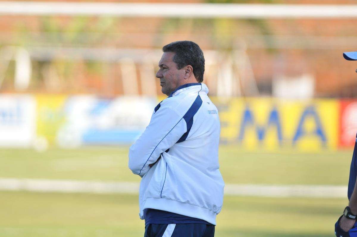 Imagens do treino do Cruzeiro nesta quarta-feira, na Toca da Raposa II, com a participao de Alisson, que entra nos planos de Vanderlei Luxemburgo para o jogo contra o So Paulo no domingo, no Morumbi
