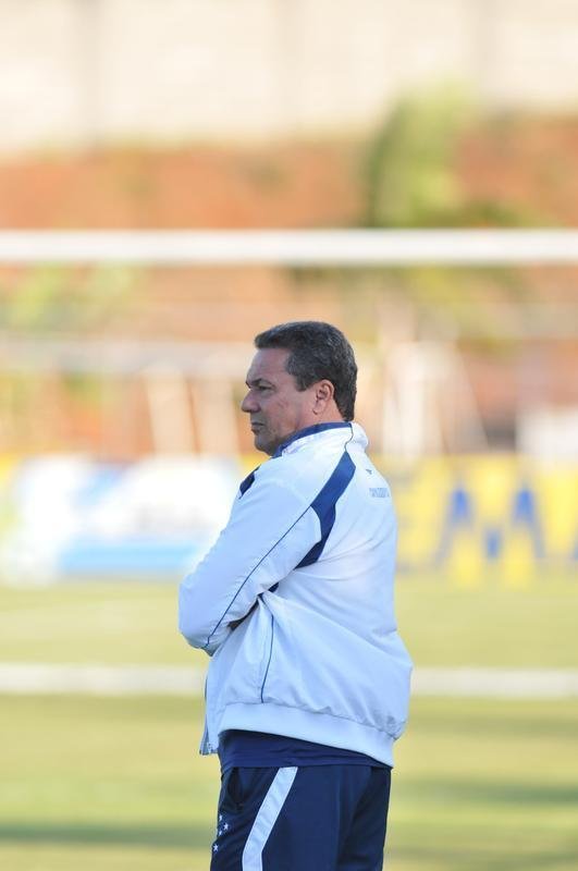 Imagens do treino do Cruzeiro nesta quarta-feira, na Toca da Raposa II, com a participao de Alisson, que entra nos planos de Vanderlei Luxemburgo para o jogo contra o So Paulo no domingo, no Morumbi