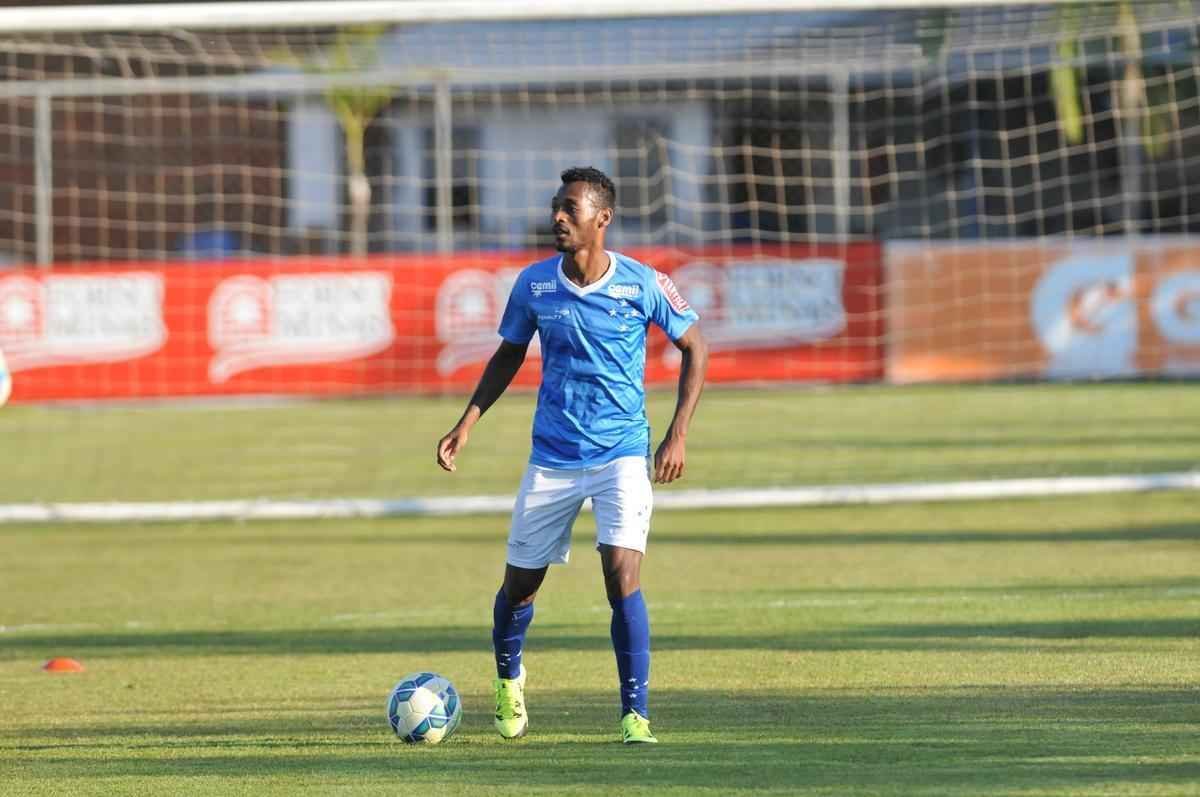 Imagens do treino do Cruzeiro nesta quarta-feira, na Toca da Raposa II, com a participao de Alisson, que entra nos planos de Vanderlei Luxemburgo para o jogo contra o So Paulo no domingo, no Morumbi