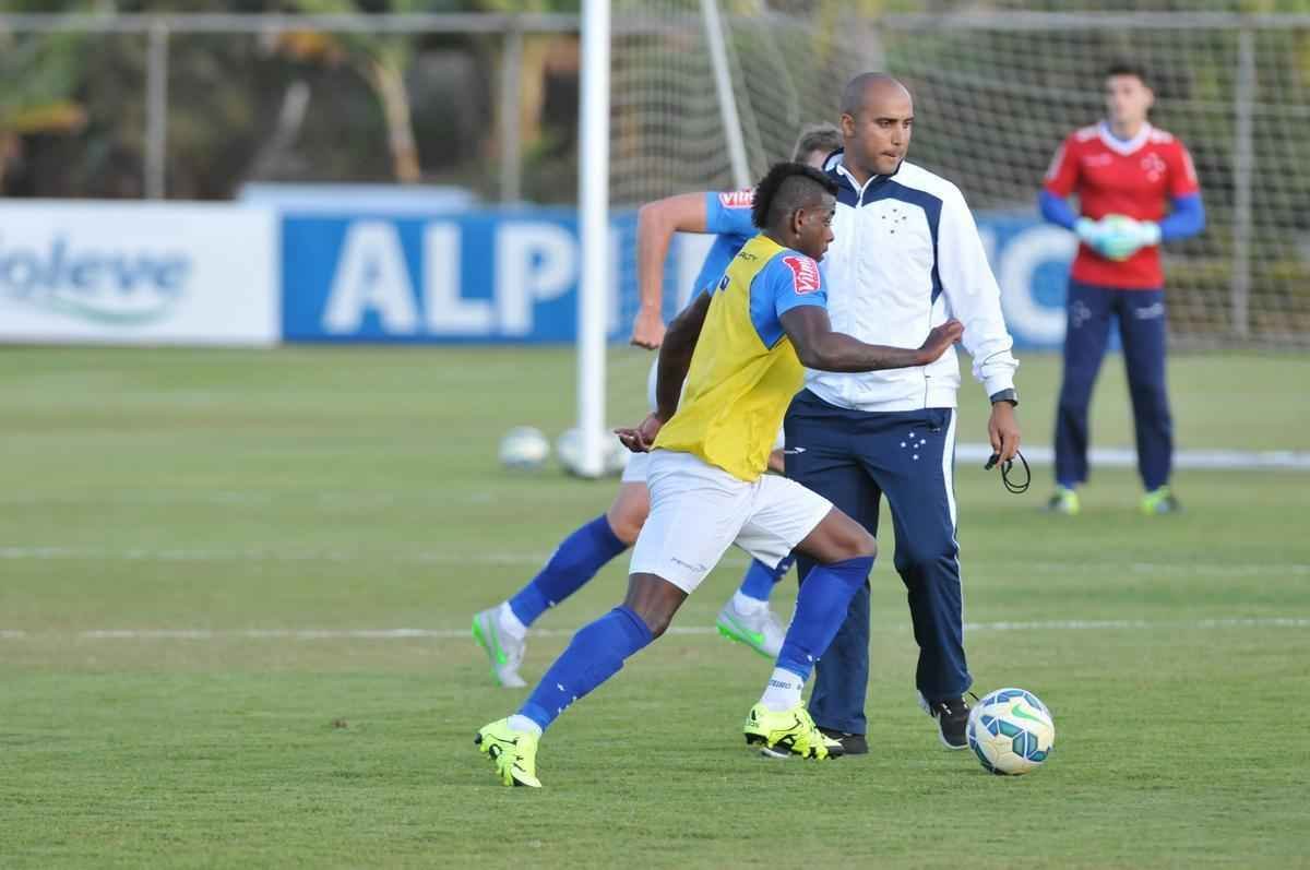 Imagens do treino do Cruzeiro nesta quarta-feira, na Toca da Raposa II, com a participao de Alisson, que entra nos planos de Vanderlei Luxemburgo para o jogo contra o So Paulo no domingo, no Morumbi