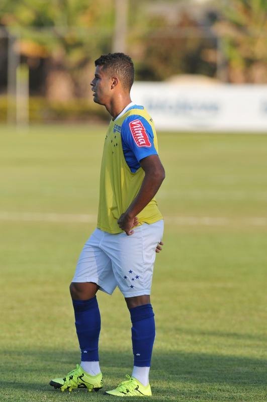 Imagens do treino do Cruzeiro nesta quarta-feira, na Toca da Raposa II, com a participao de Alisson, que entra nos planos de Vanderlei Luxemburgo para o jogo contra o So Paulo no domingo, no Morumbi
