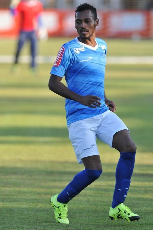 Imagens do treino do Cruzeiro nesta quarta-feira, na Toca da Raposa II, com a participao de Alisson, que entra nos planos de Vanderlei Luxemburgo para o jogo contra o So Paulo no domingo, no Morumbi