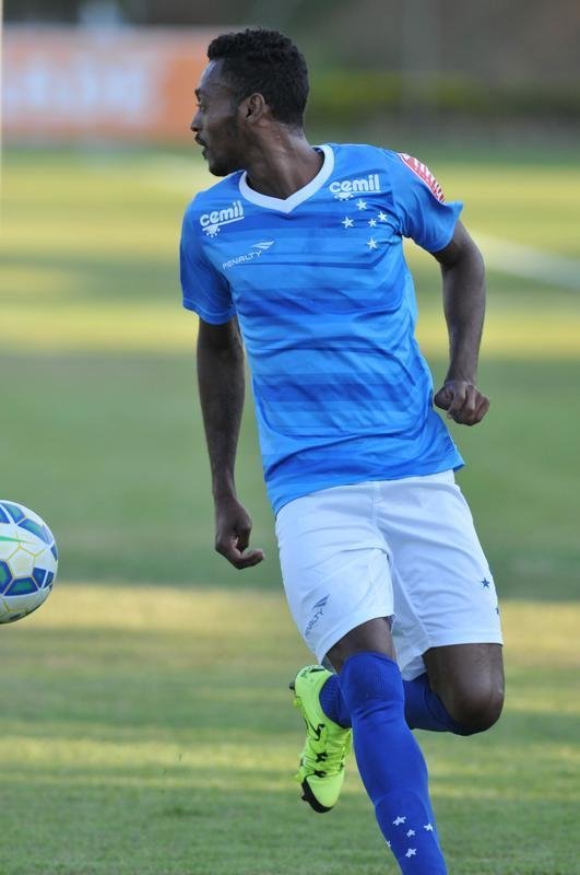 Imagens do treino do Cruzeiro nesta quarta-feira, na Toca da Raposa II, com a participao de Alisson, que entra nos planos de Vanderlei Luxemburgo para o jogo contra o So Paulo no domingo, no Morumbi