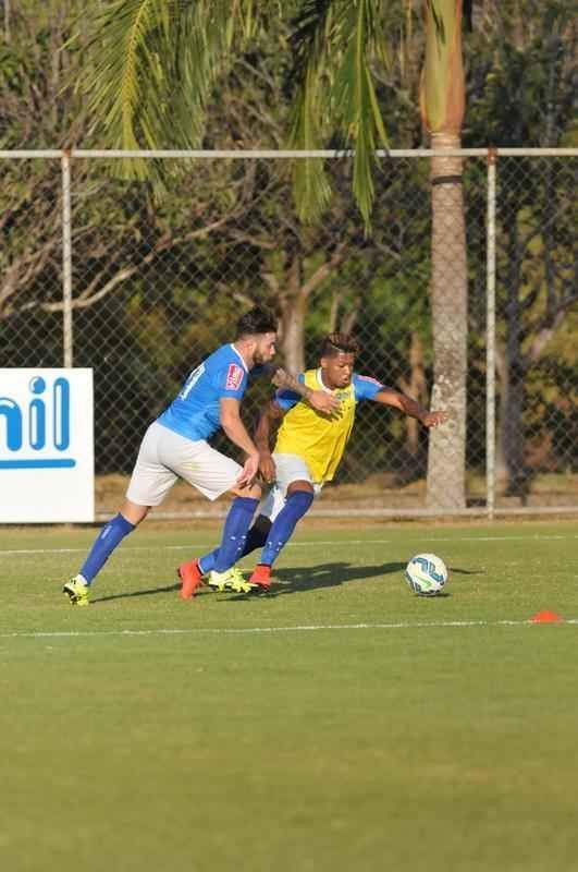 Imagens do treino do Cruzeiro nesta quarta-feira, na Toca da Raposa II, com a participao de Alisson, que entra nos planos de Vanderlei Luxemburgo para o jogo contra o So Paulo no domingo, no Morumbi