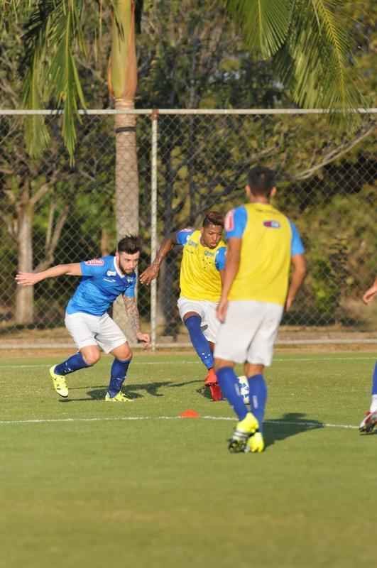 Imagens do treino do Cruzeiro nesta quarta-feira, na Toca da Raposa II, com a participao de Alisson, que entra nos planos de Vanderlei Luxemburgo para o jogo contra o So Paulo no domingo, no Morumbi