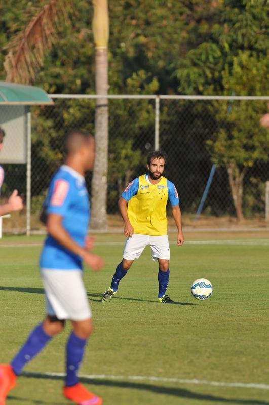 Imagens do treino do Cruzeiro nesta quarta-feira, na Toca da Raposa II, com a participao de Alisson, que entra nos planos de Vanderlei Luxemburgo para o jogo contra o So Paulo no domingo, no Morumbi