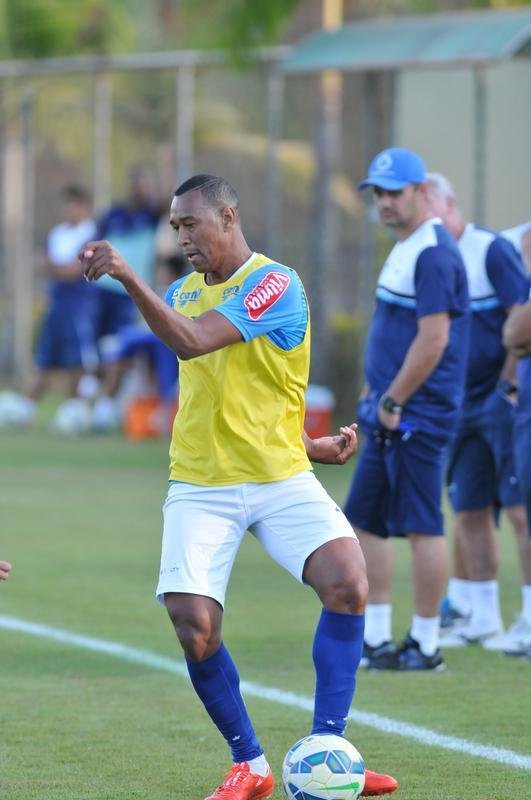 Imagens do treino do Cruzeiro nesta quarta-feira, na Toca da Raposa II, com a participao de Alisson, que entra nos planos de Vanderlei Luxemburgo para o jogo contra o So Paulo no domingo, no Morumbi