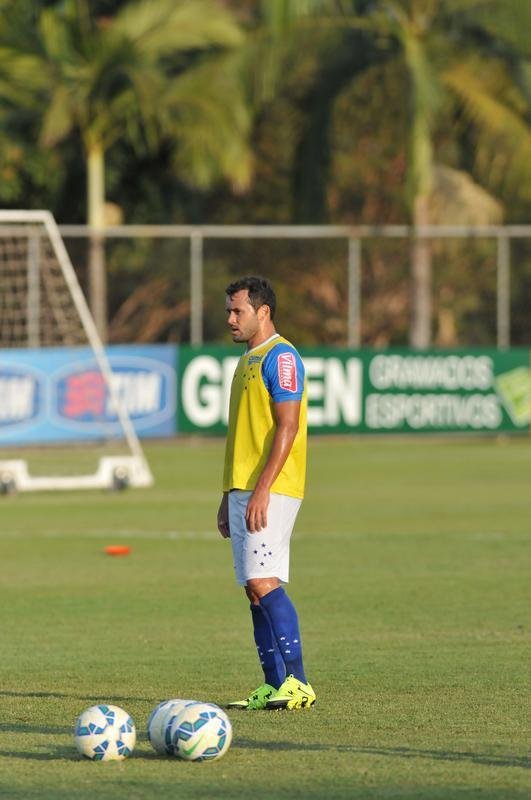 Imagens do treino do Cruzeiro nesta quarta-feira, na Toca da Raposa II, com a participao de Alisson, que entra nos planos de Vanderlei Luxemburgo para o jogo contra o So Paulo no domingo, no Morumbi