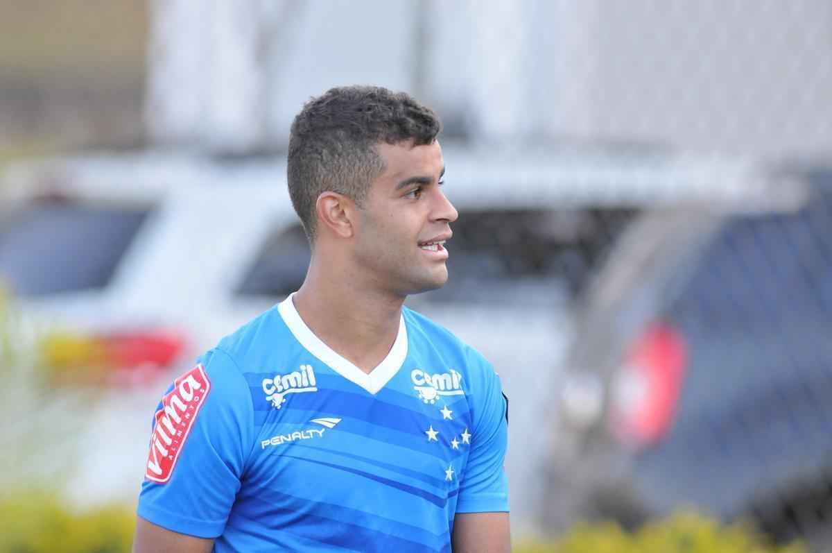 Imagens do treino do Cruzeiro nesta quarta-feira, na Toca da Raposa II, com a participao de Alisson, que entra nos planos de Vanderlei Luxemburgo para o jogo contra o So Paulo no domingo, no Morumbi