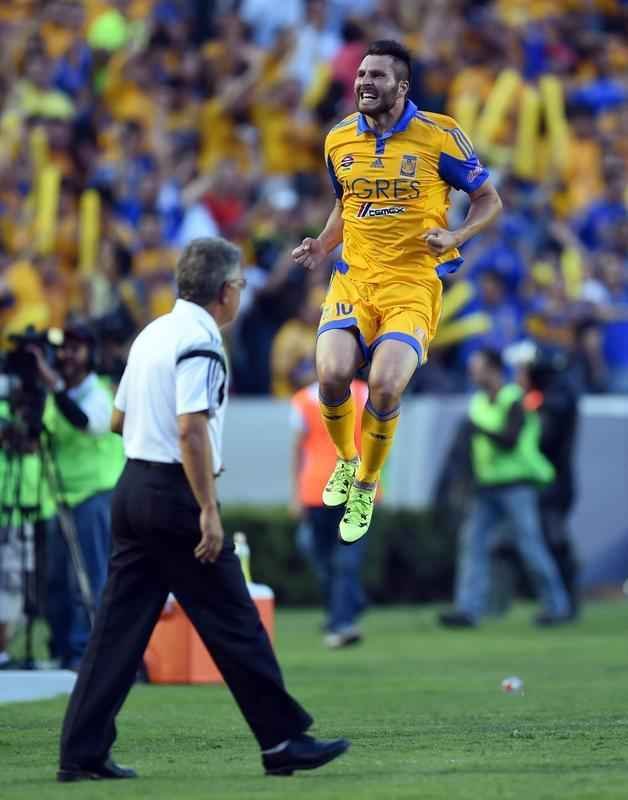 Imagens da derrota e eliminao do Internacional na Copa Libertadores