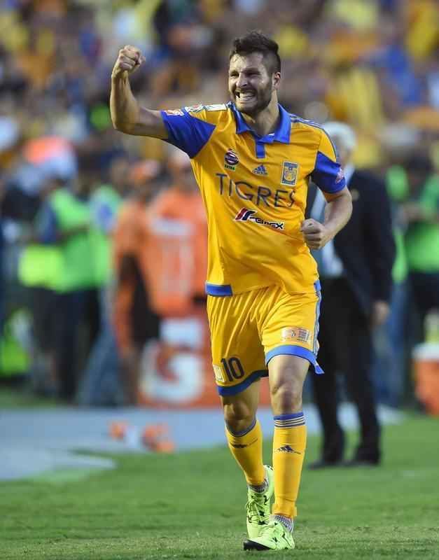 Imagens da derrota e eliminao do Internacional na Copa Libertadores