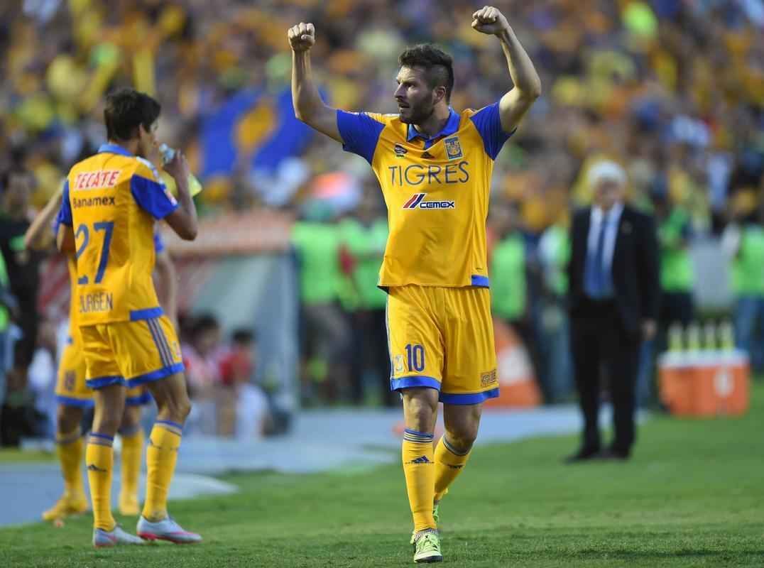 Imagens da derrota e eliminao do Internacional na Copa Libertadores