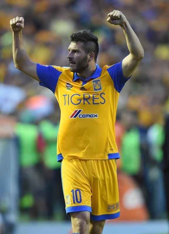 Imagens da derrota e eliminao do Internacional na Copa Libertadores