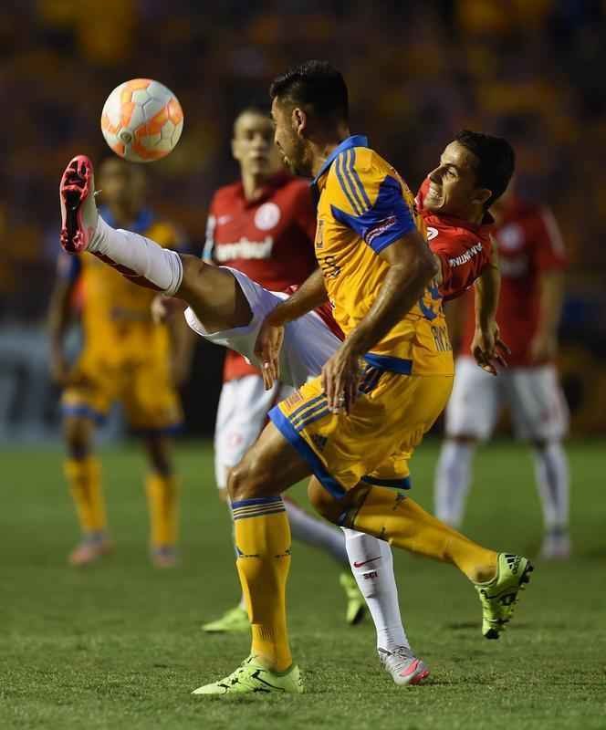 Imagens da derrota e eliminao do Internacional na Copa Libertadores