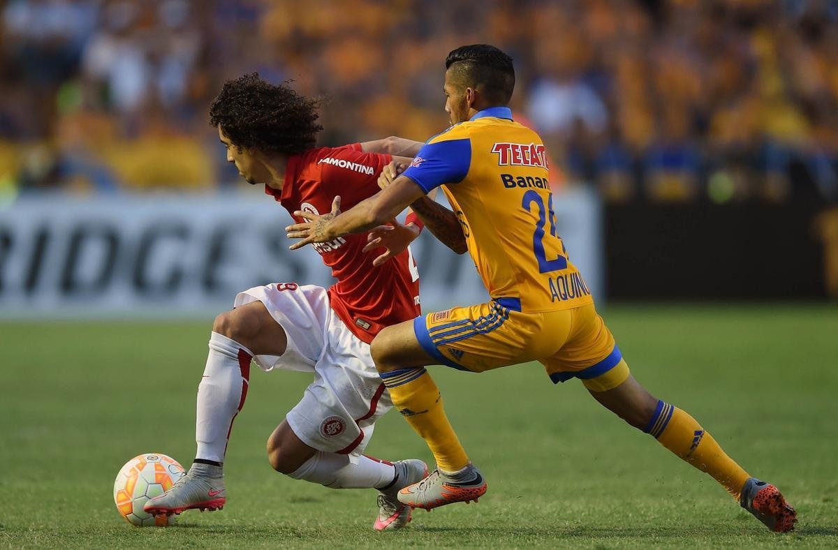 Imagens da derrota e eliminao do Internacional na Copa Libertadores