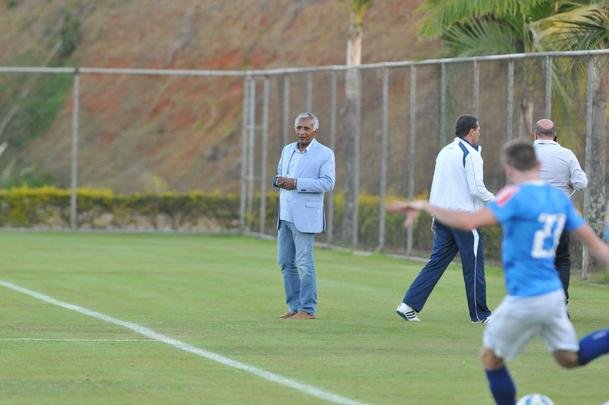 Alm da conversar com o lateral-direito Cear e o capito Fbio, novo diretor de futebol conversou com Luxemburgo e com o auxiliar Raul Plassmann