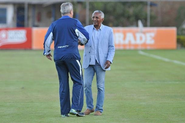 Alm da conversar com o lateral-direito Cear e o capito Fbio, novo diretor de futebol conversou com Luxemburgo e com o auxiliar Raul Plassmann