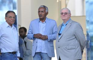 Alm do presidente Gilvan de Pinho Tavares, participaram da entrevista o gerente de futebol do Cruzeiro, Valdir Barbosa e o supervisor Benecy Queiroz