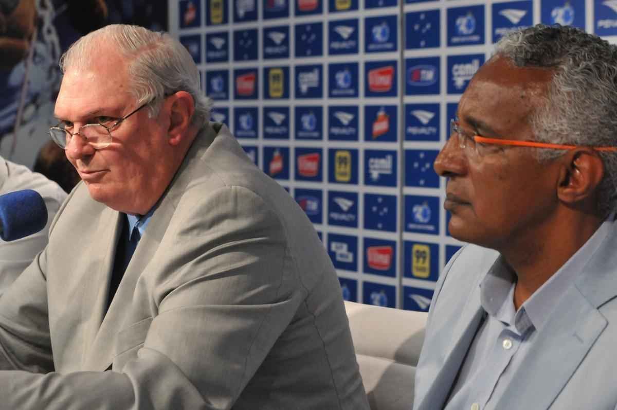 Alm do presidente Gilvan de Pinho Tavares, participaram da entrevista o gerente de futebol do Cruzeiro, Valdir Barbosa e o supervisor Benecy Queiroz