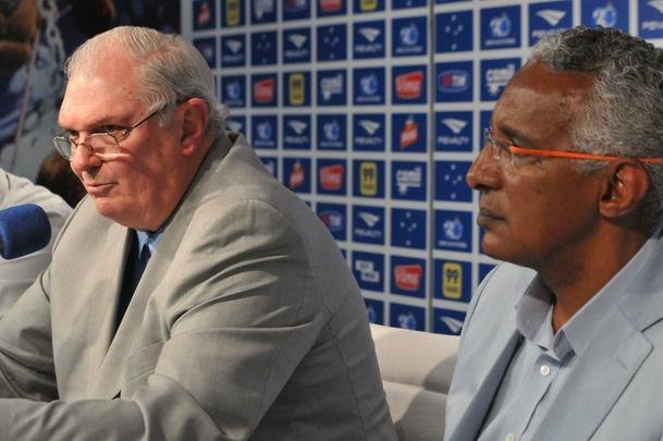 Alm do presidente Gilvan de Pinho Tavares, participaram da entrevista o gerente de futebol do Cruzeiro, Valdir Barbosa e o supervisor Benecy Queiroz