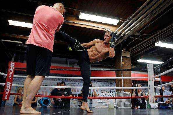 Imagens do treino aberto do UFC em Chicago - TJ Dillashaw