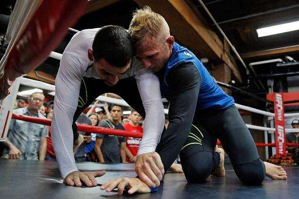 Imagens do treino aberto do UFC em Chicago - TJ Dillashaw