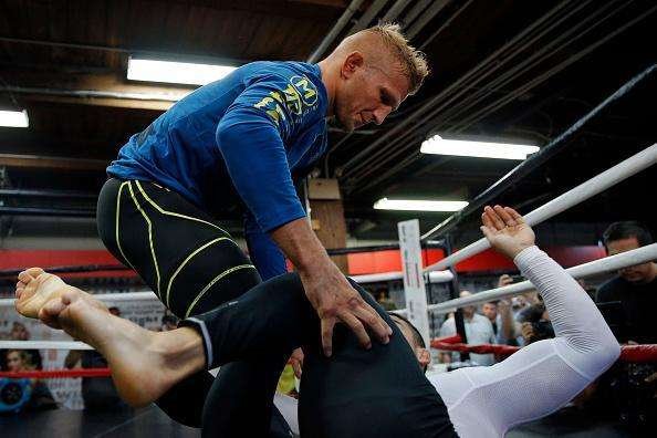 Imagens do treino aberto do UFC em Chicago - TJ Dillashaw
