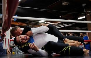 Imagens do treino aberto do UFC em Chicago - TJ Dillashaw